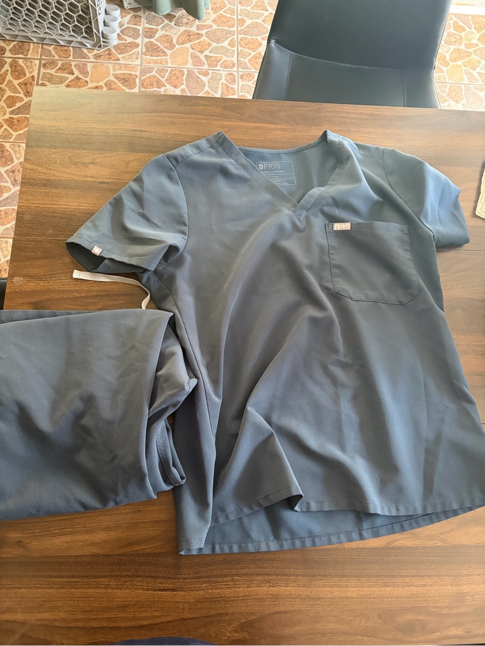 FIGS Women’s Large